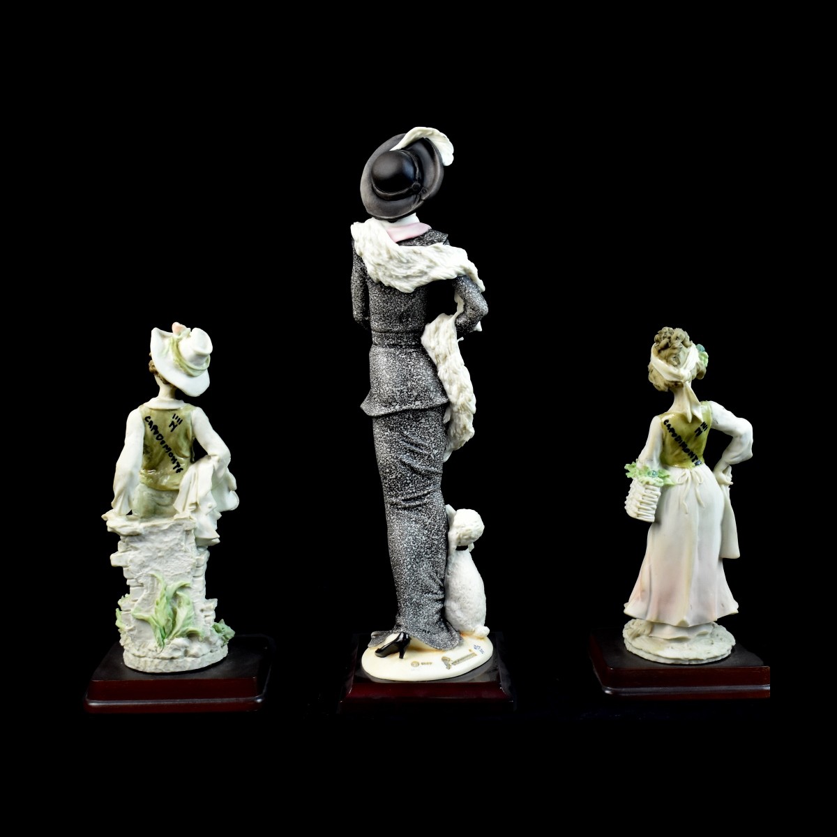 3 Figurines Armani Lady / 2 Peasant Children