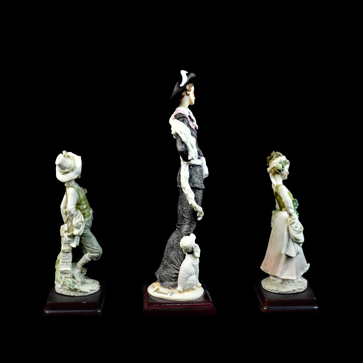 3 Figurines Armani Lady / 2 Peasant Children
