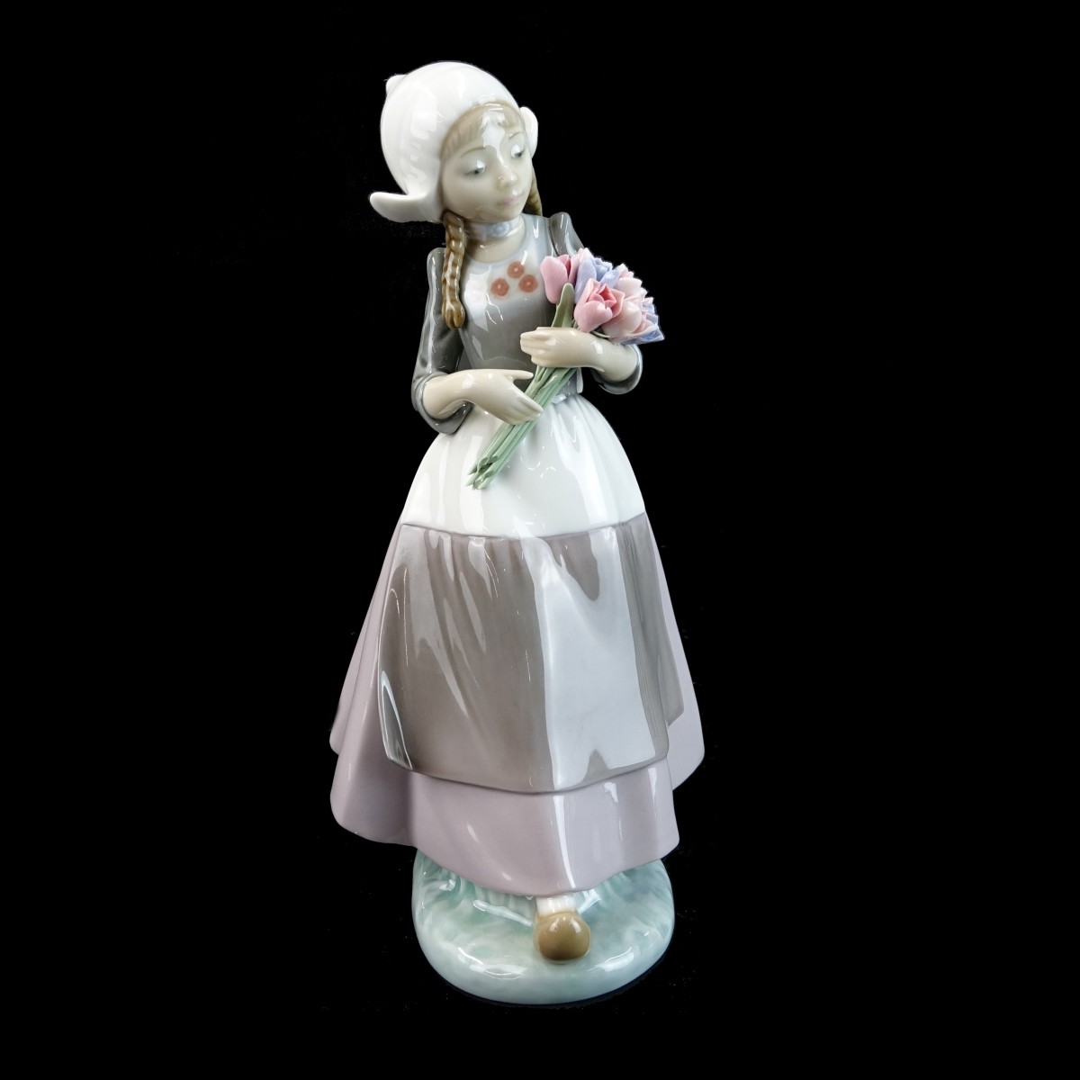 Lladro Glazed Porcelain Figurine