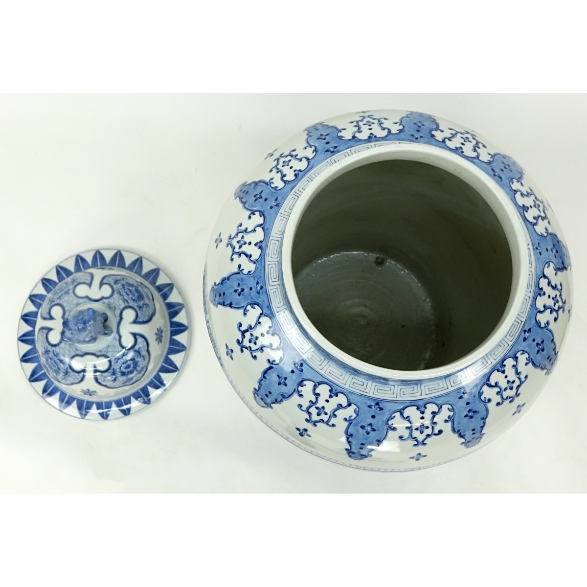 Chinese Mid Cent. Blue & White Porcelain Urn