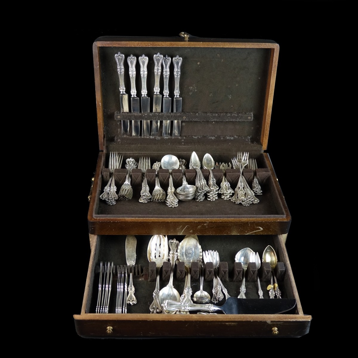 (134) Pc. Towle "Old Colonial" Sterling Flatware