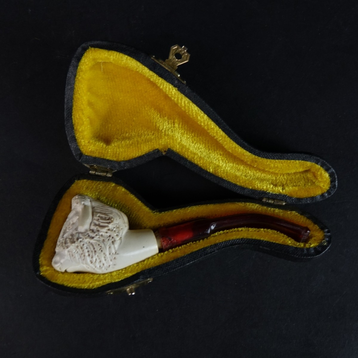 Antique Chinese Carving & Meerschaum Pipe