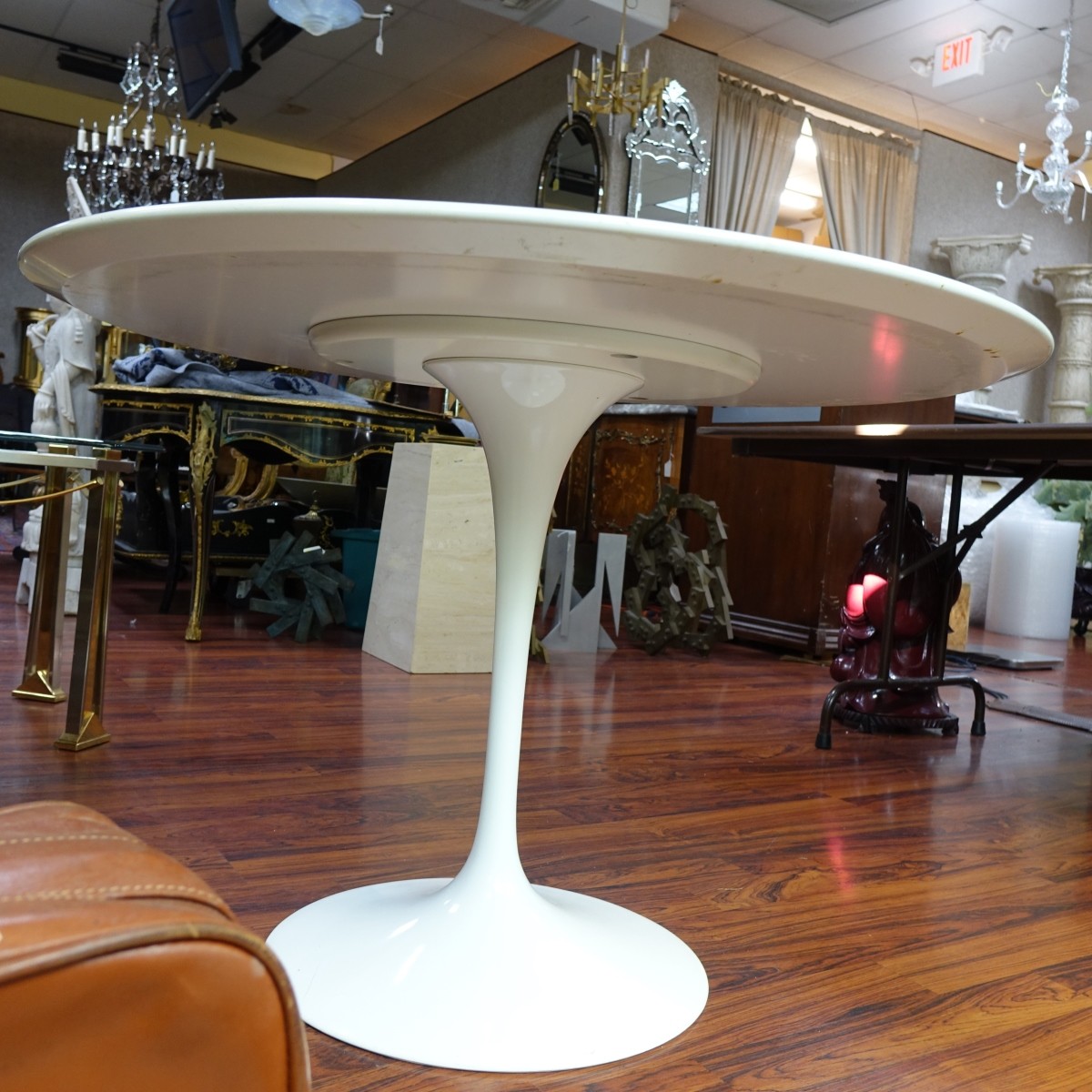 Style of Saarinen Table