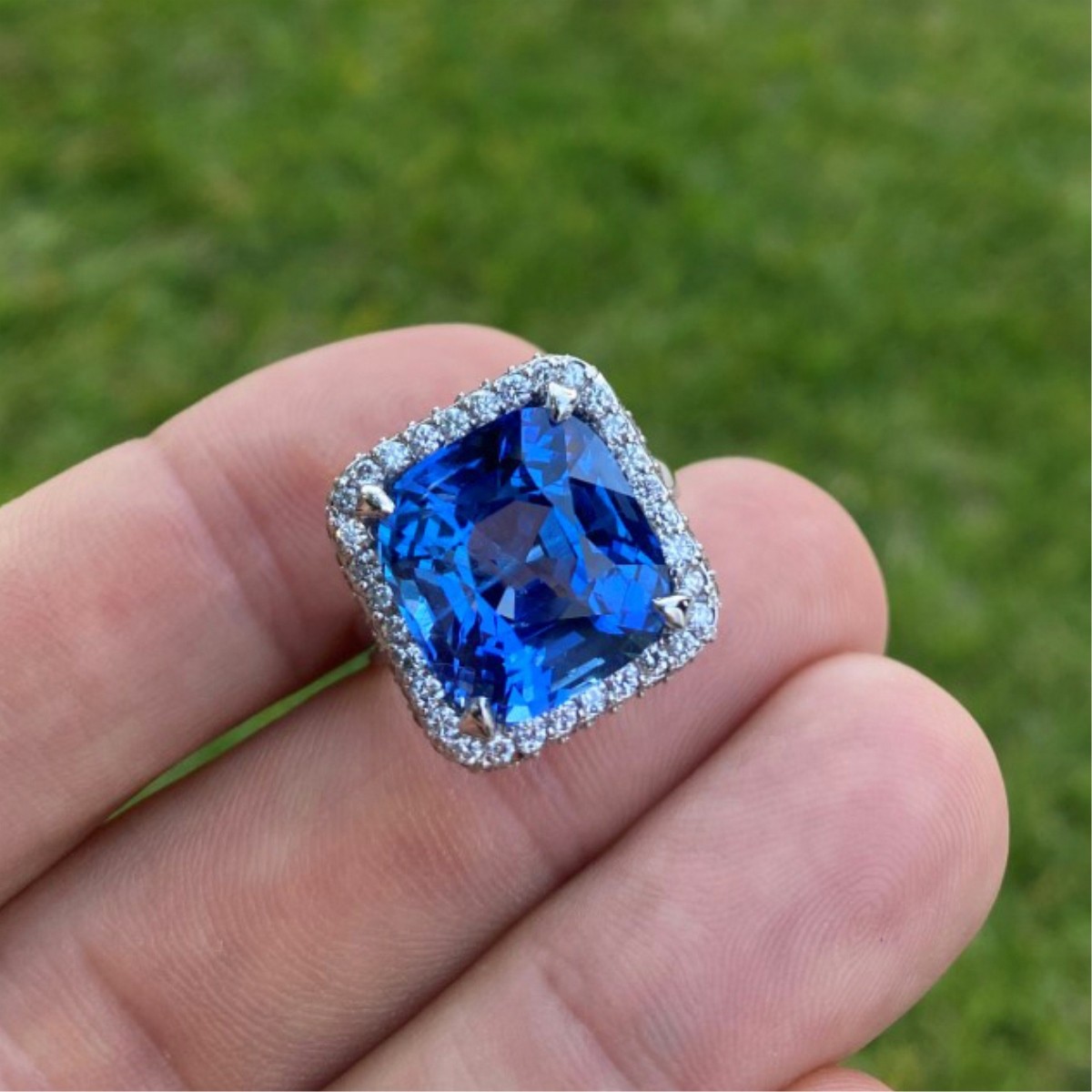 AGL Ceylon Sapphire Ring