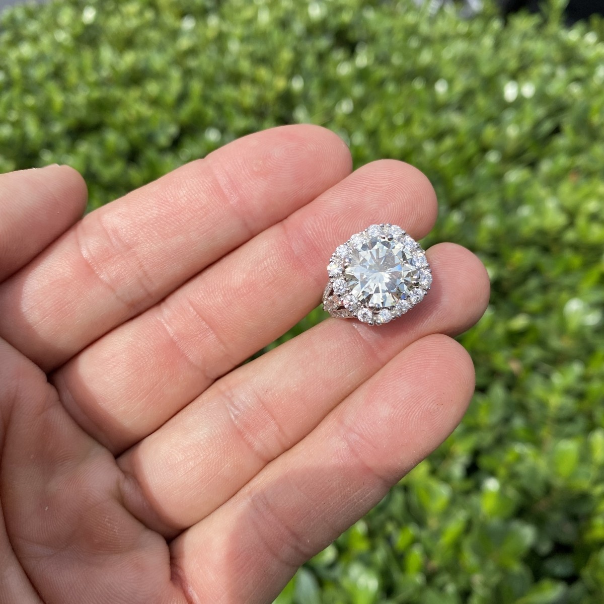 7.01ct Diamond and 18K Ring