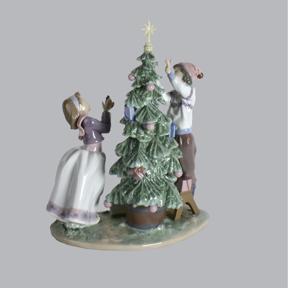 Lladro "Trimming The Tree" Group