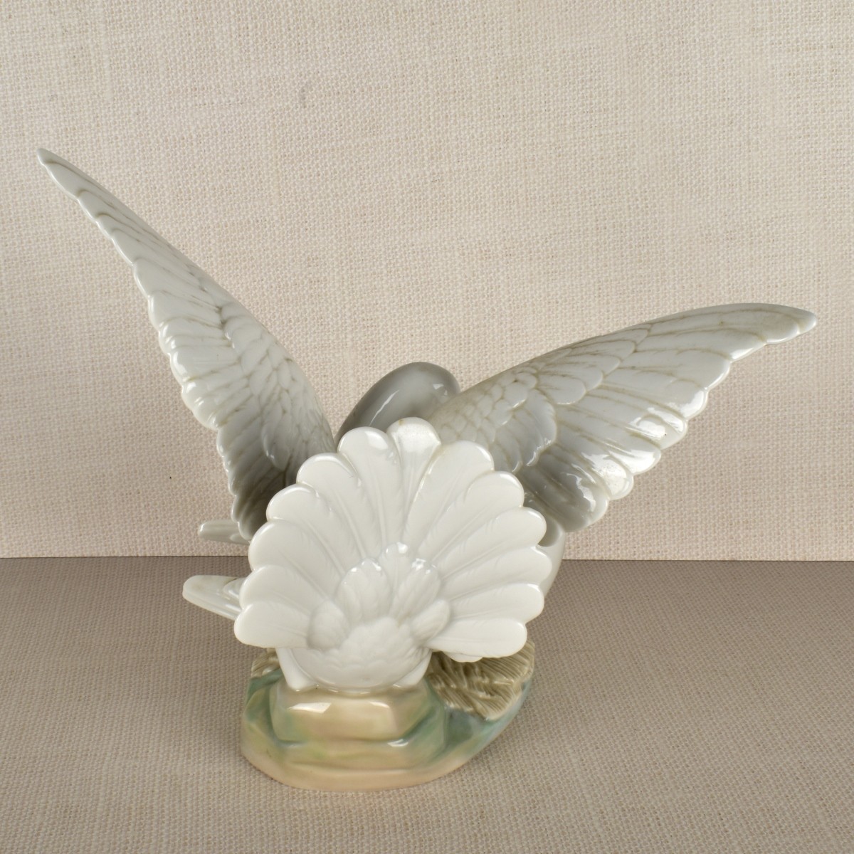 Lladro Figurine of Doves