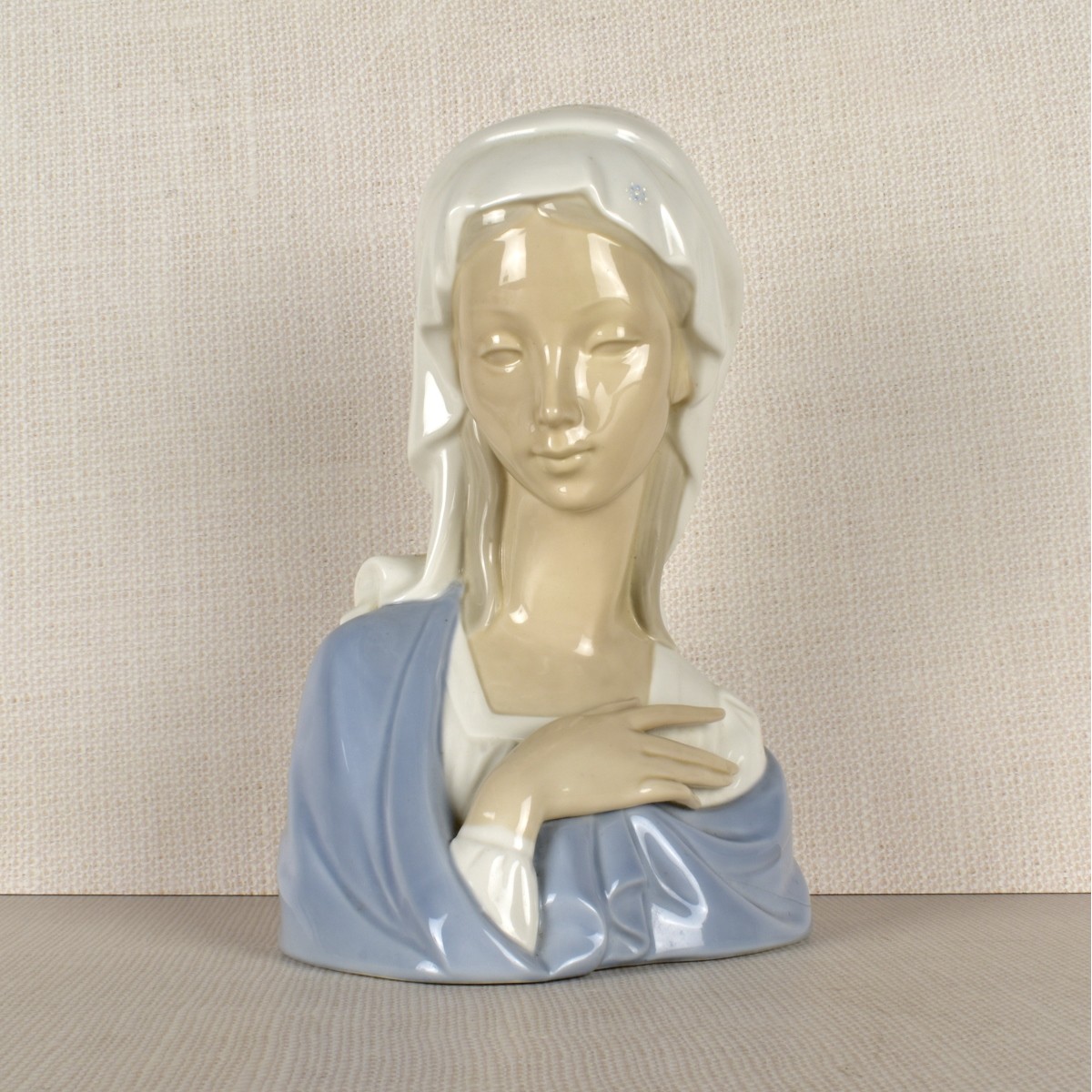 Lladro Figurine of a Lady Praying