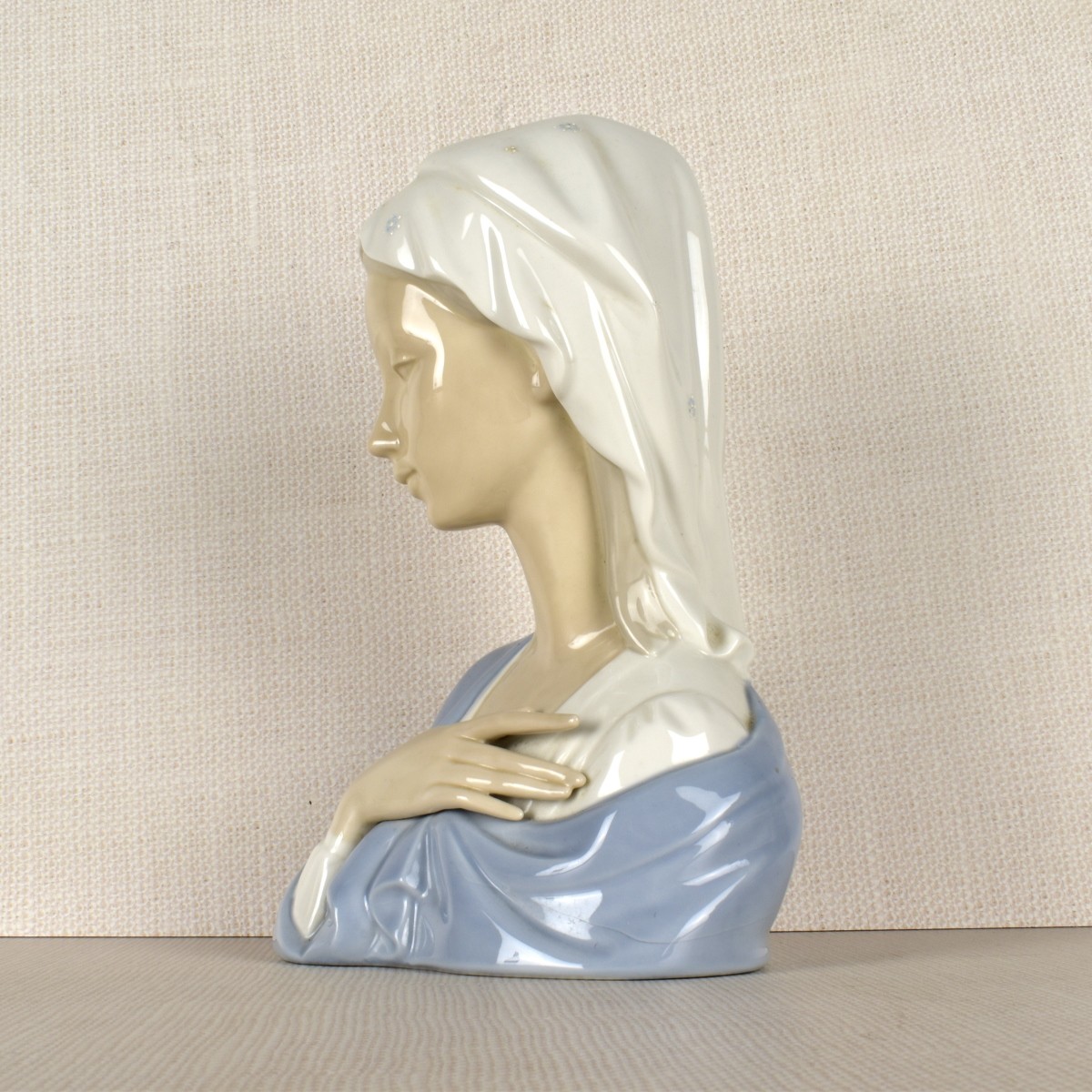 Lladro Figurine of a Lady Praying
