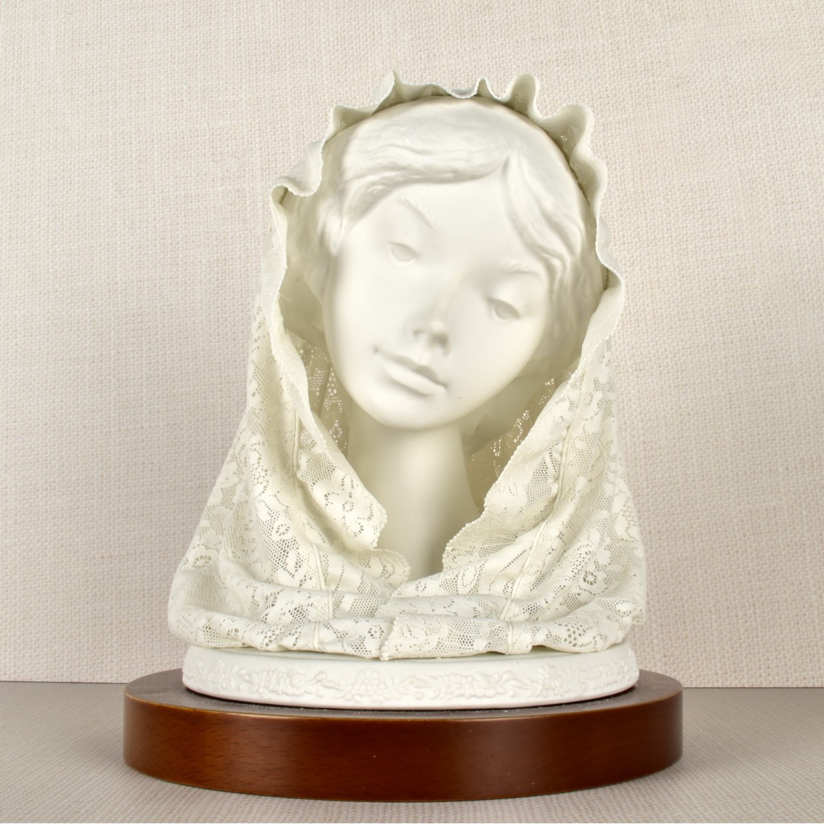 Lladro Figurine of a Lady with Veil