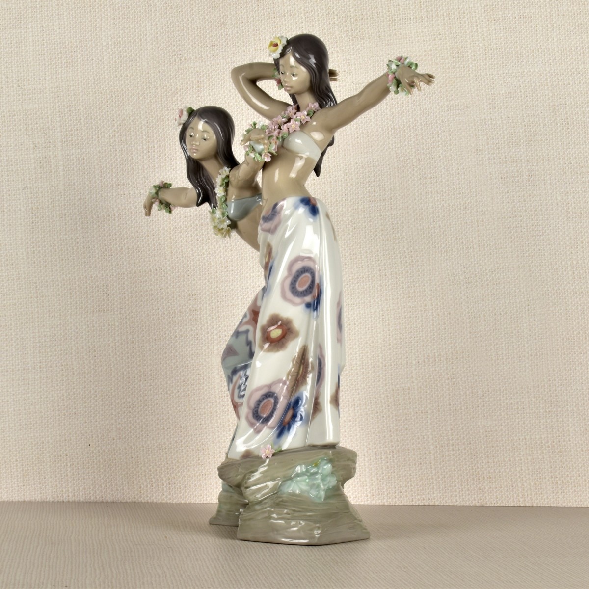 Lladro Figurine of Polynesian Dancers