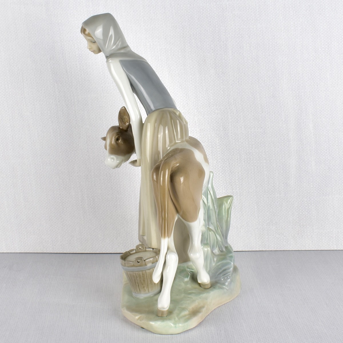 Lladro Porcelain Figurine of a Milkmaid