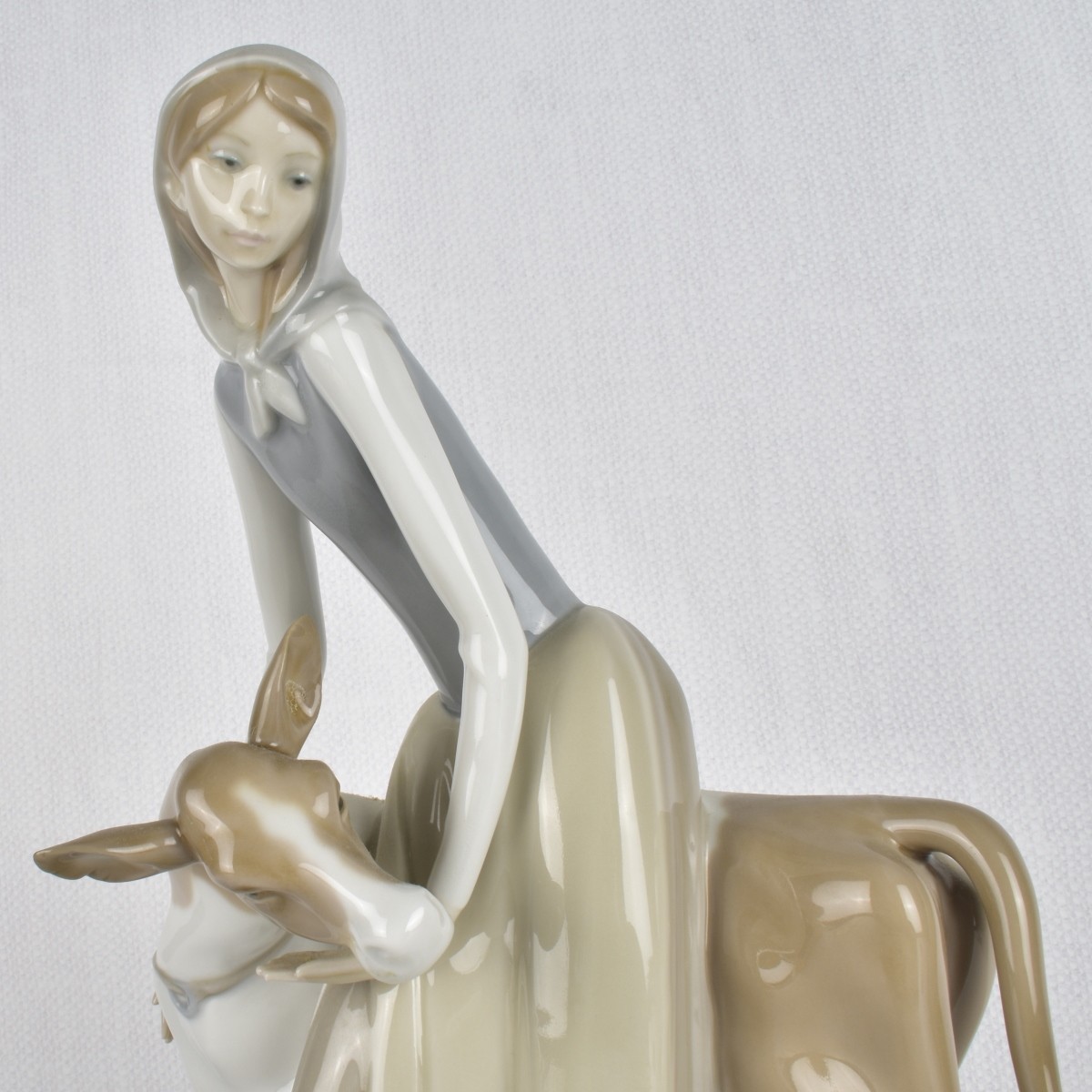 Lladro Porcelain Figurine of a Milkmaid