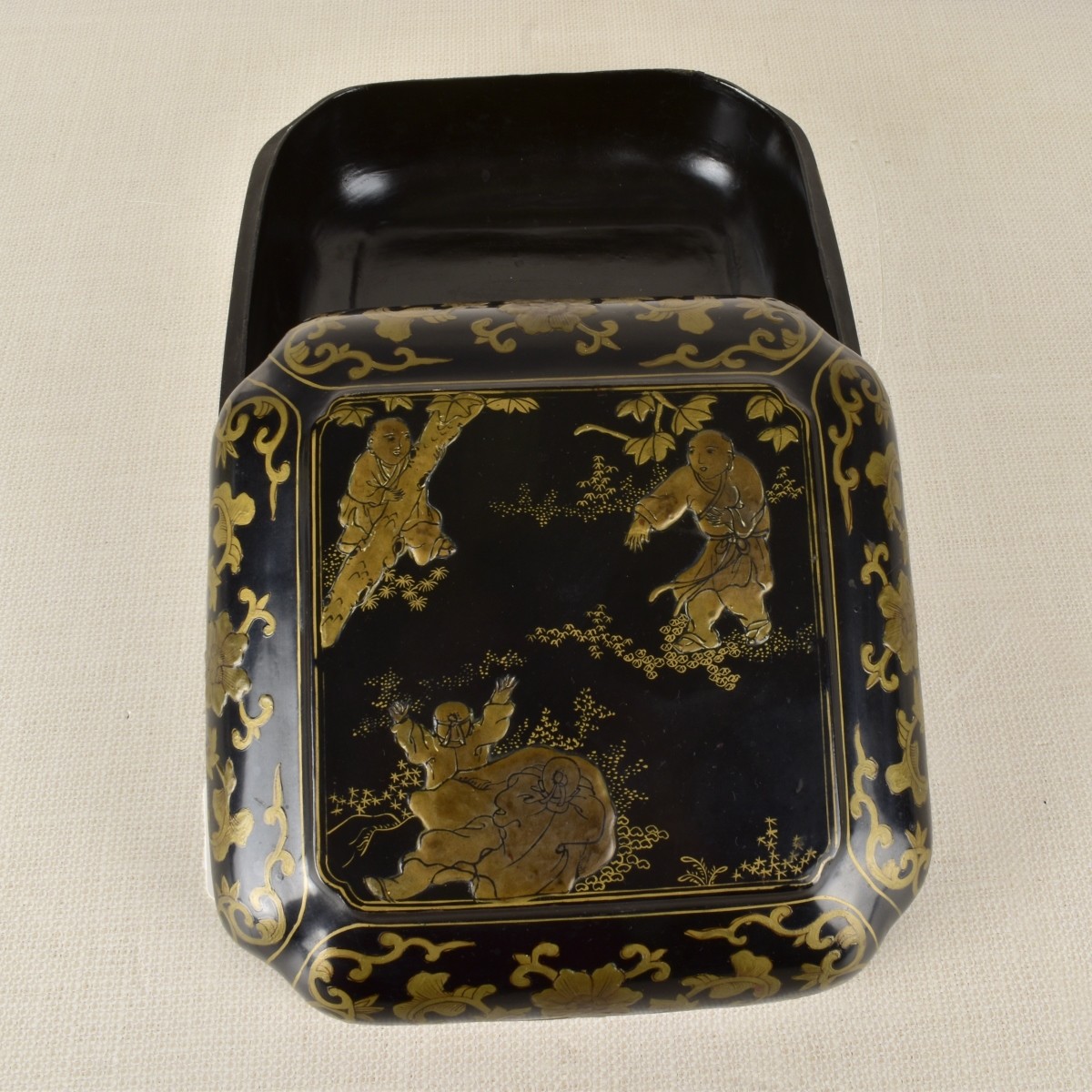 Vintage Chinese Black & Gold Lacquered Box