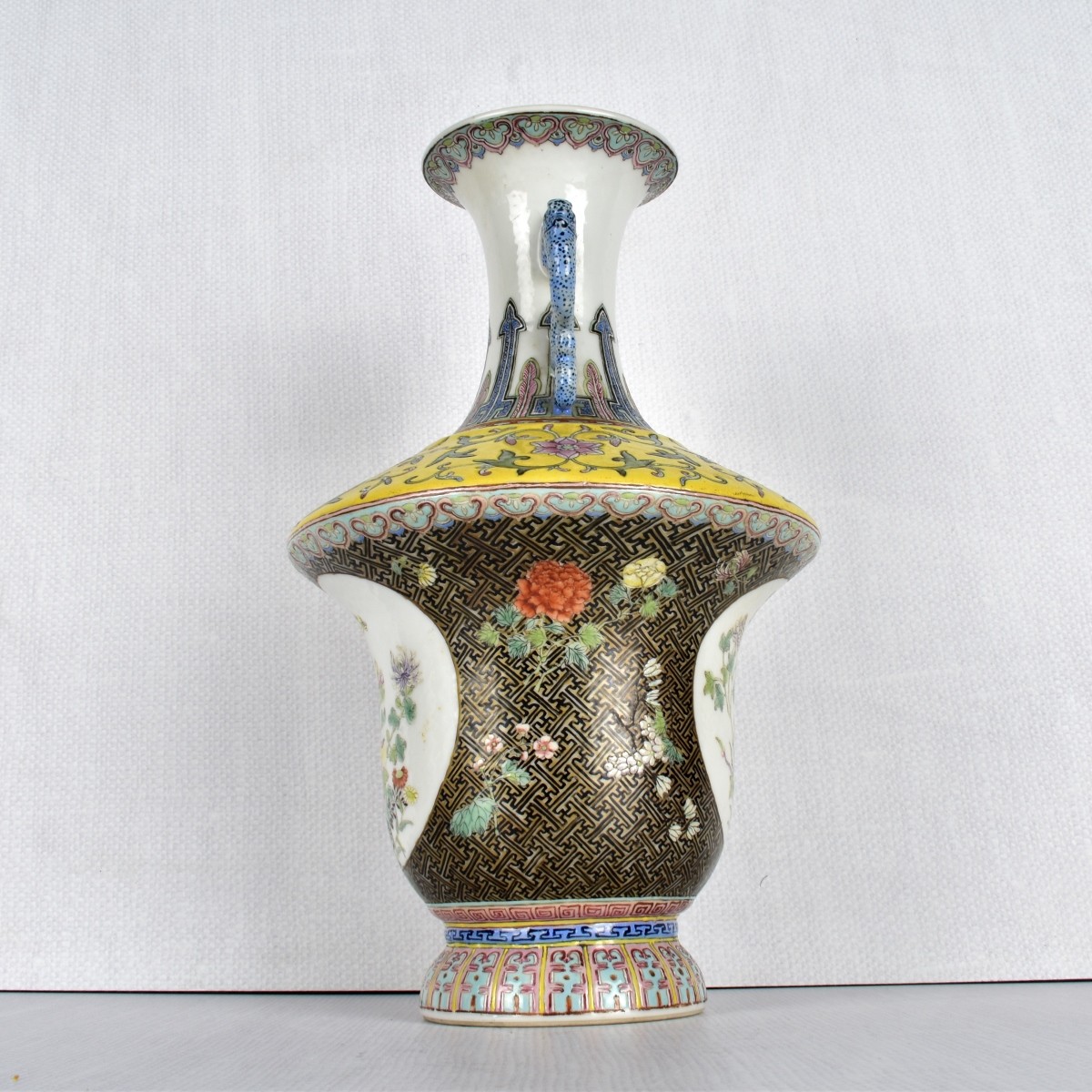 Chinese Republic Falle Jaune Vase