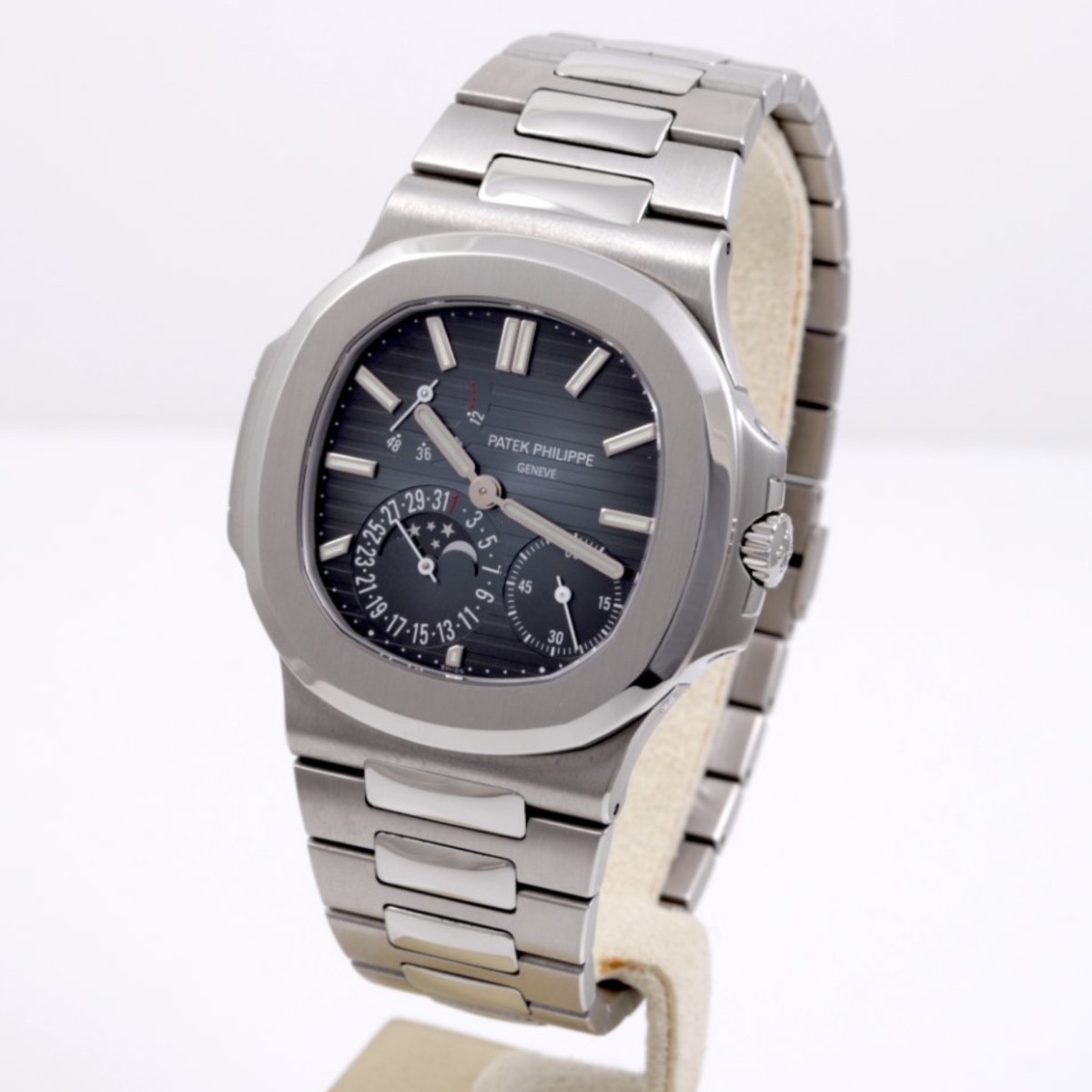 Patek Philippe Nautilus 5712/1A-001