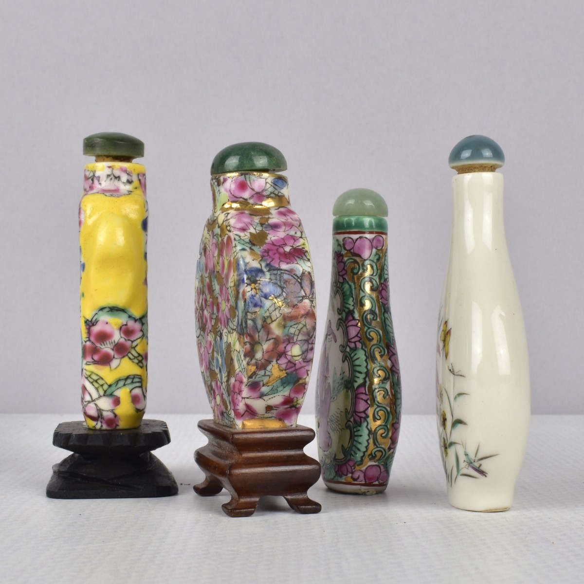 Collection of Snuff Bottles Flowers.