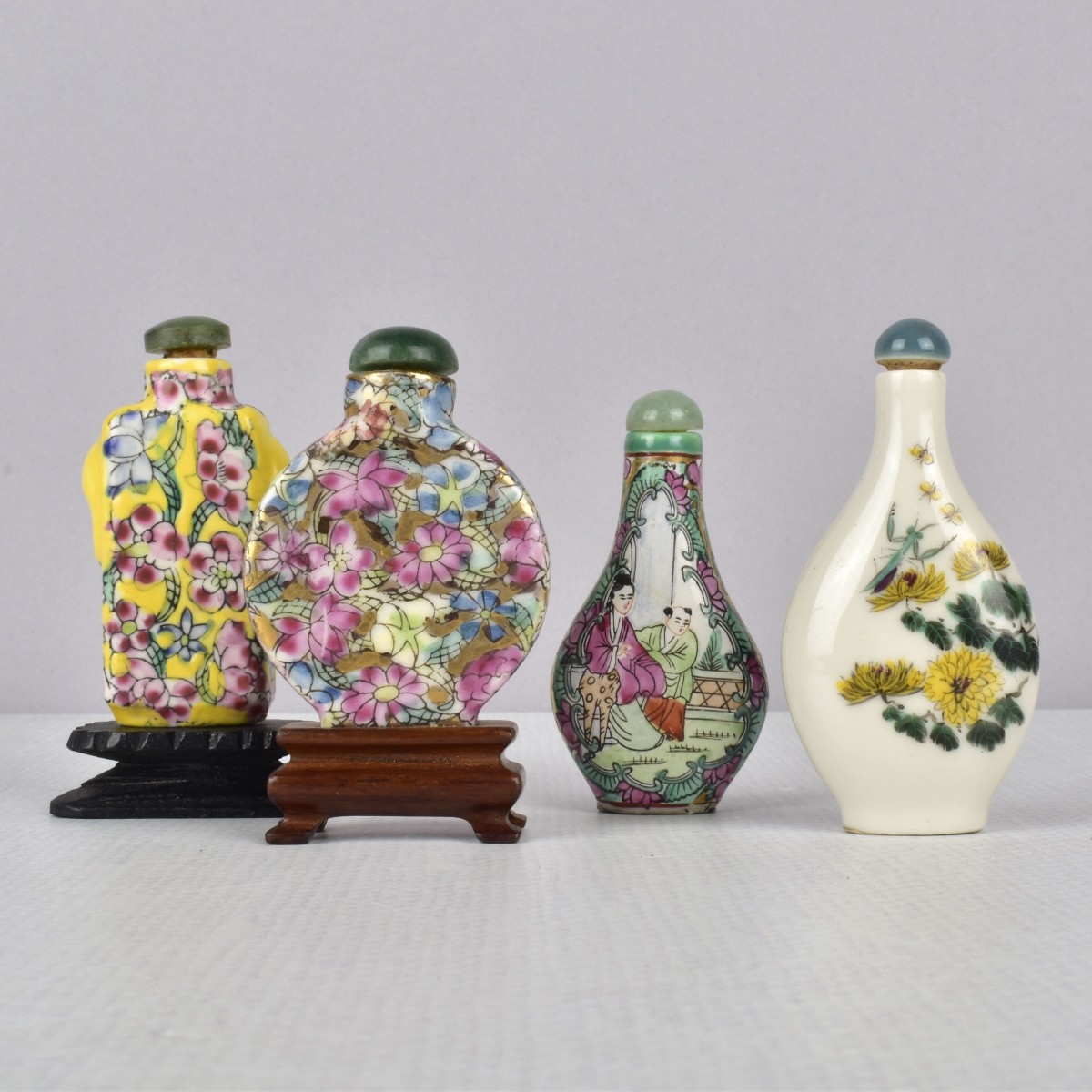 Collection of Snuff Bottles Flowers.