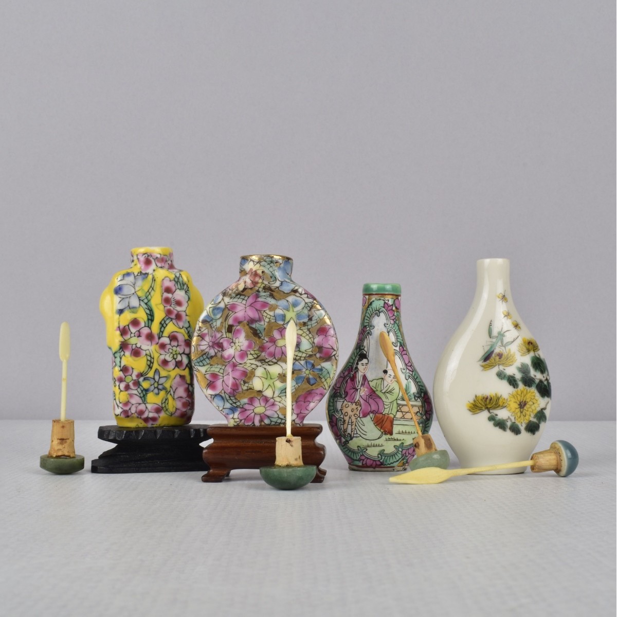 Collection of Snuff Bottles Flowers.