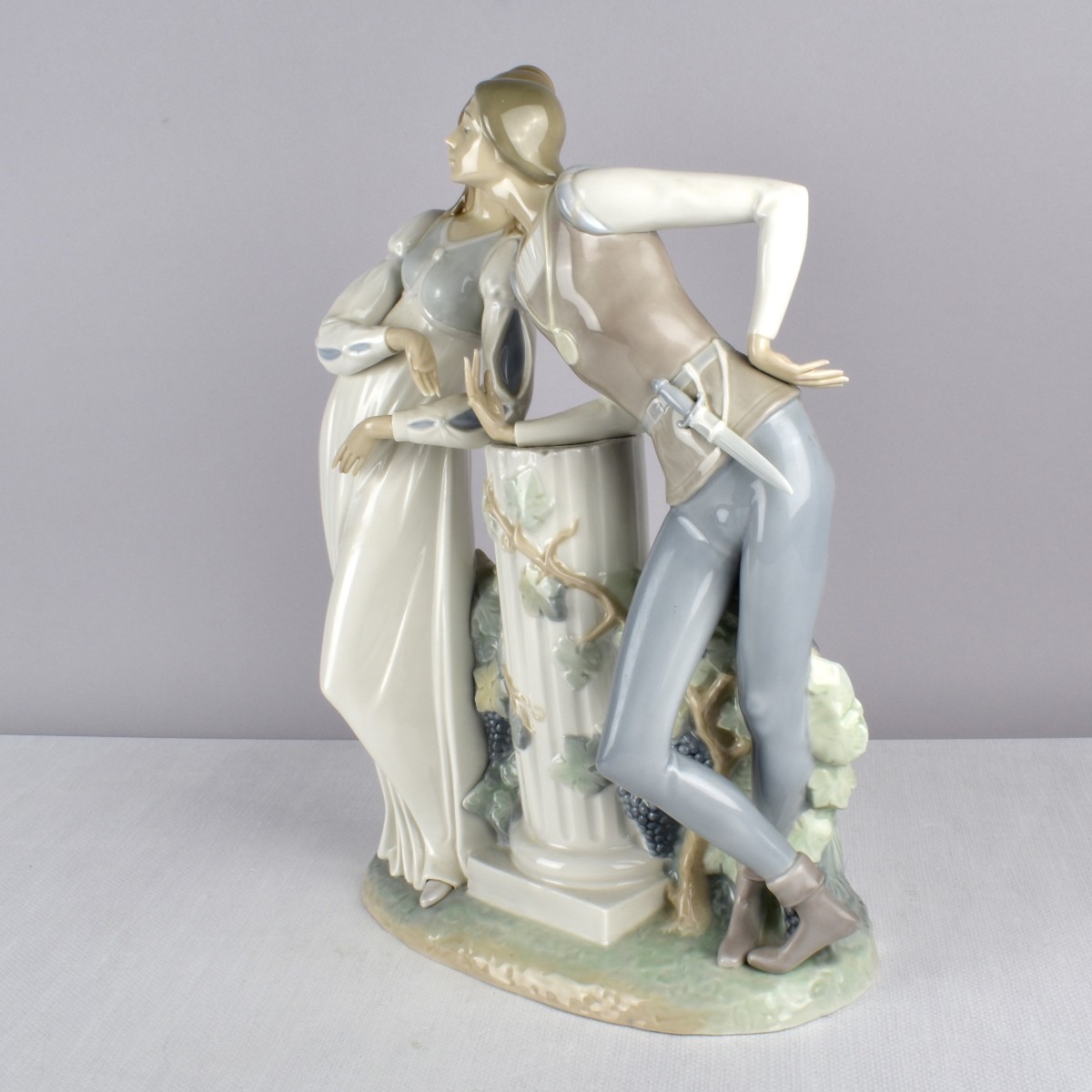 A Large Lladro Glazed Porcelain Figurine