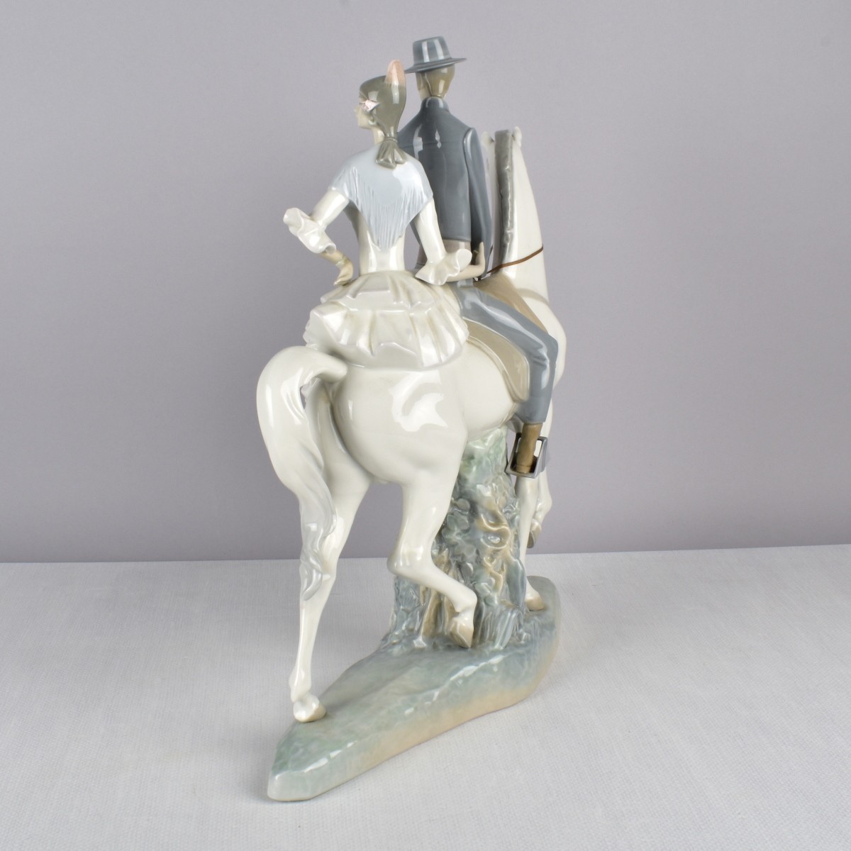 A Large Lladro Glazed Porcelain Figurine