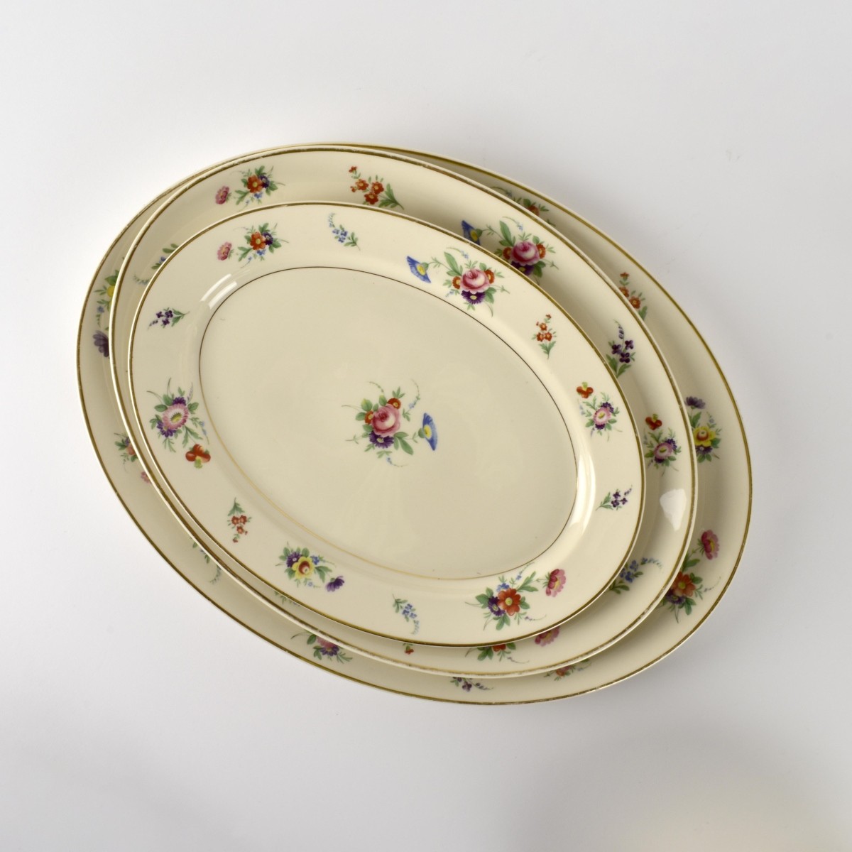 Syracuse "Sharon" Pattern Dinner Service.