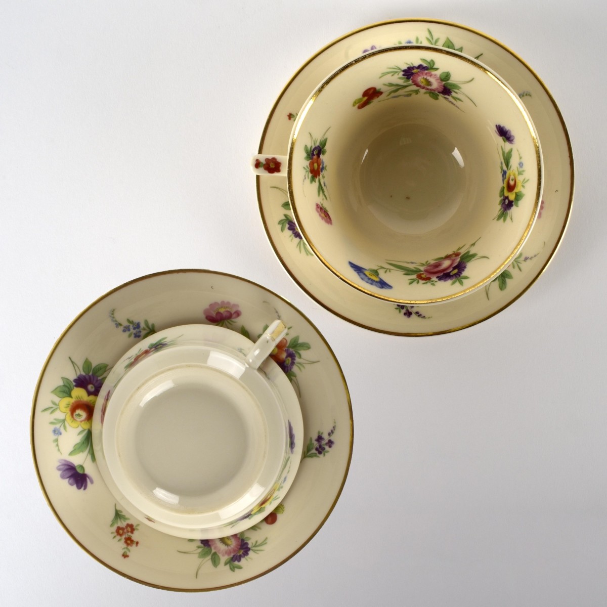 Syracuse "Sharon" Pattern Dinner Service.