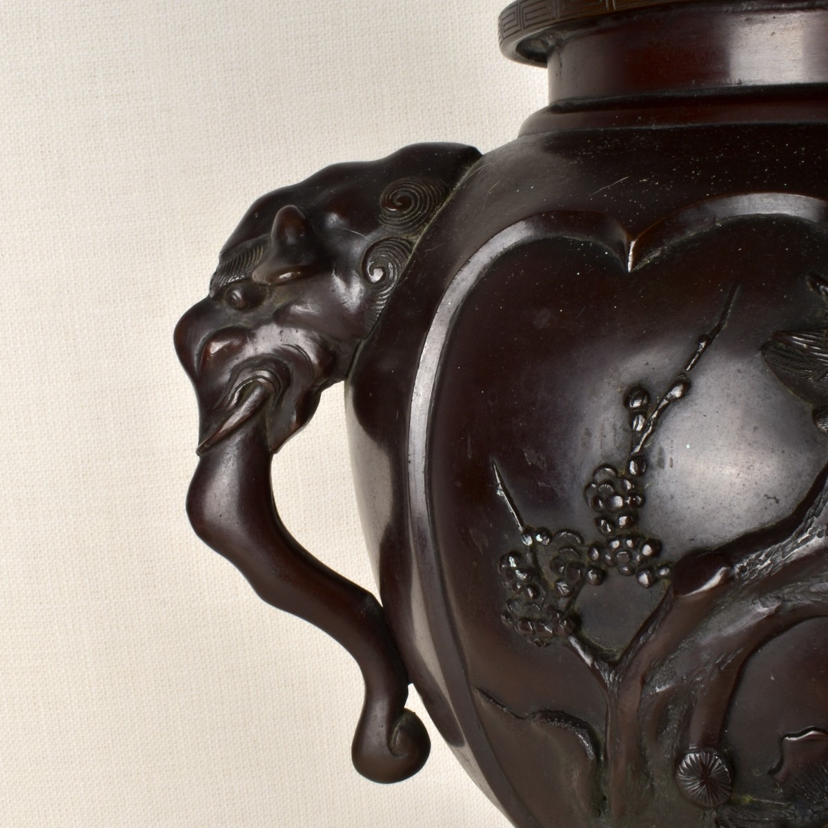 Lg Japanese Meiji Era Covered Bronze Urn