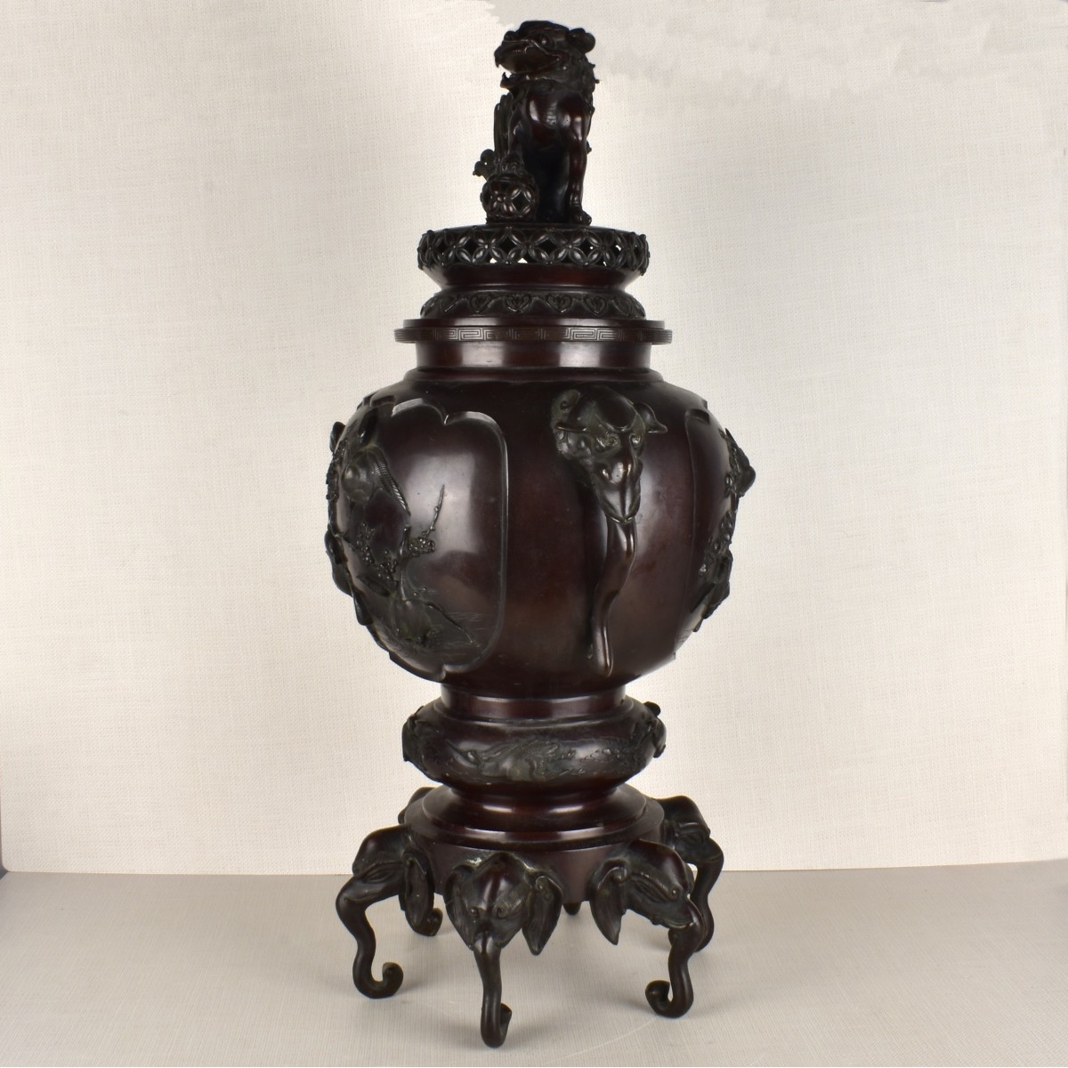 Lg Japanese Meiji Era Covered Bronze Urn