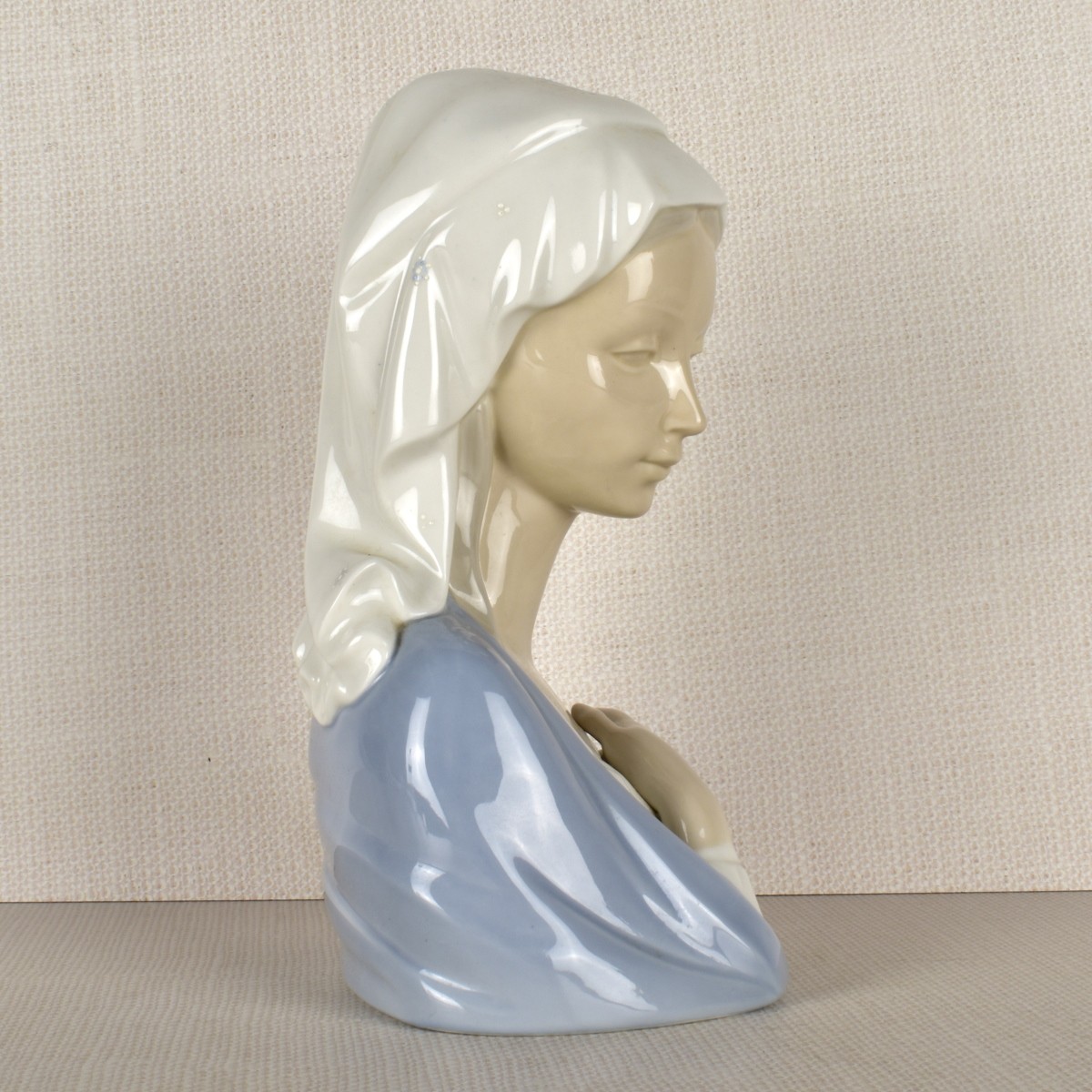 Lladro Figurine of a Lady Praying