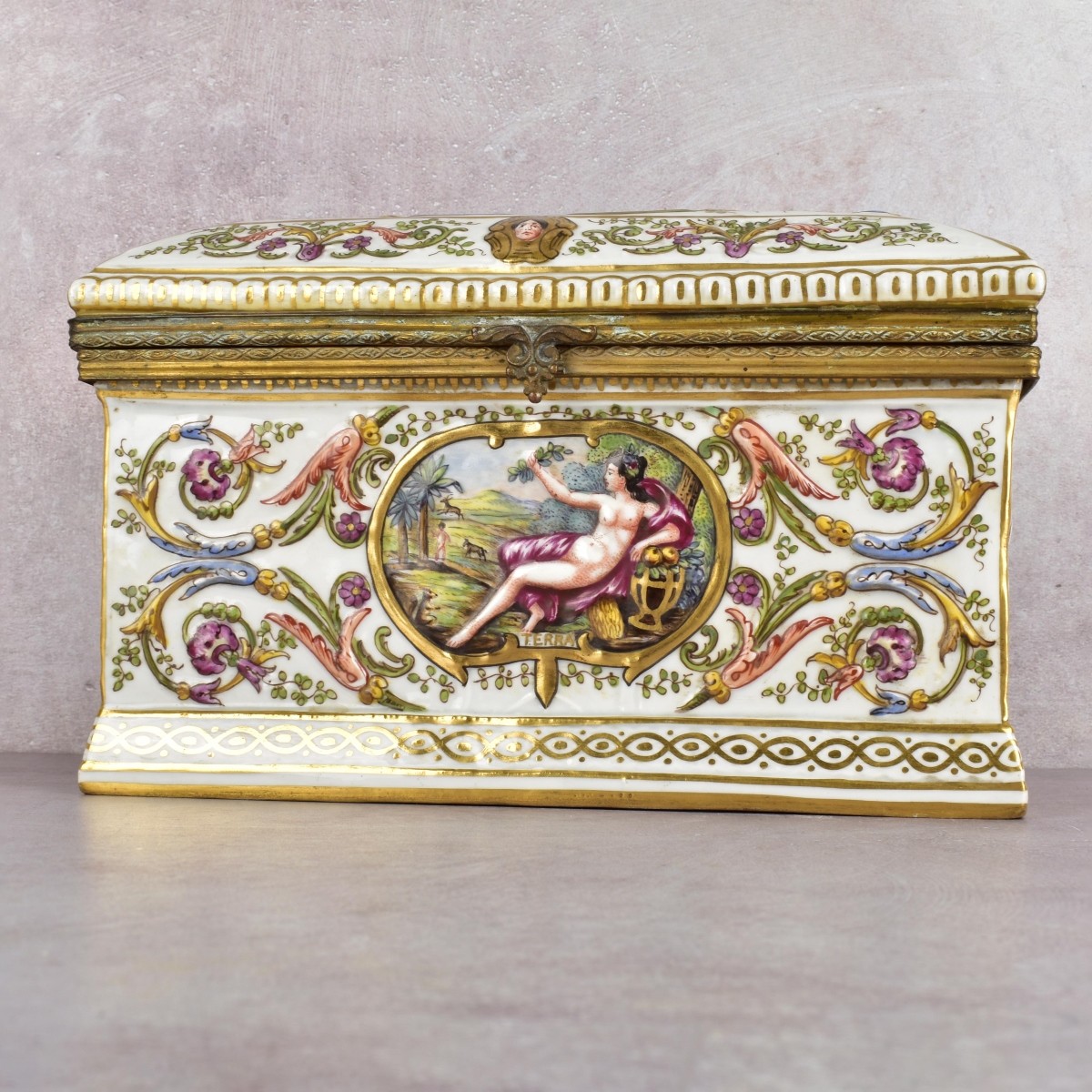 Capodimonte Lidded Box