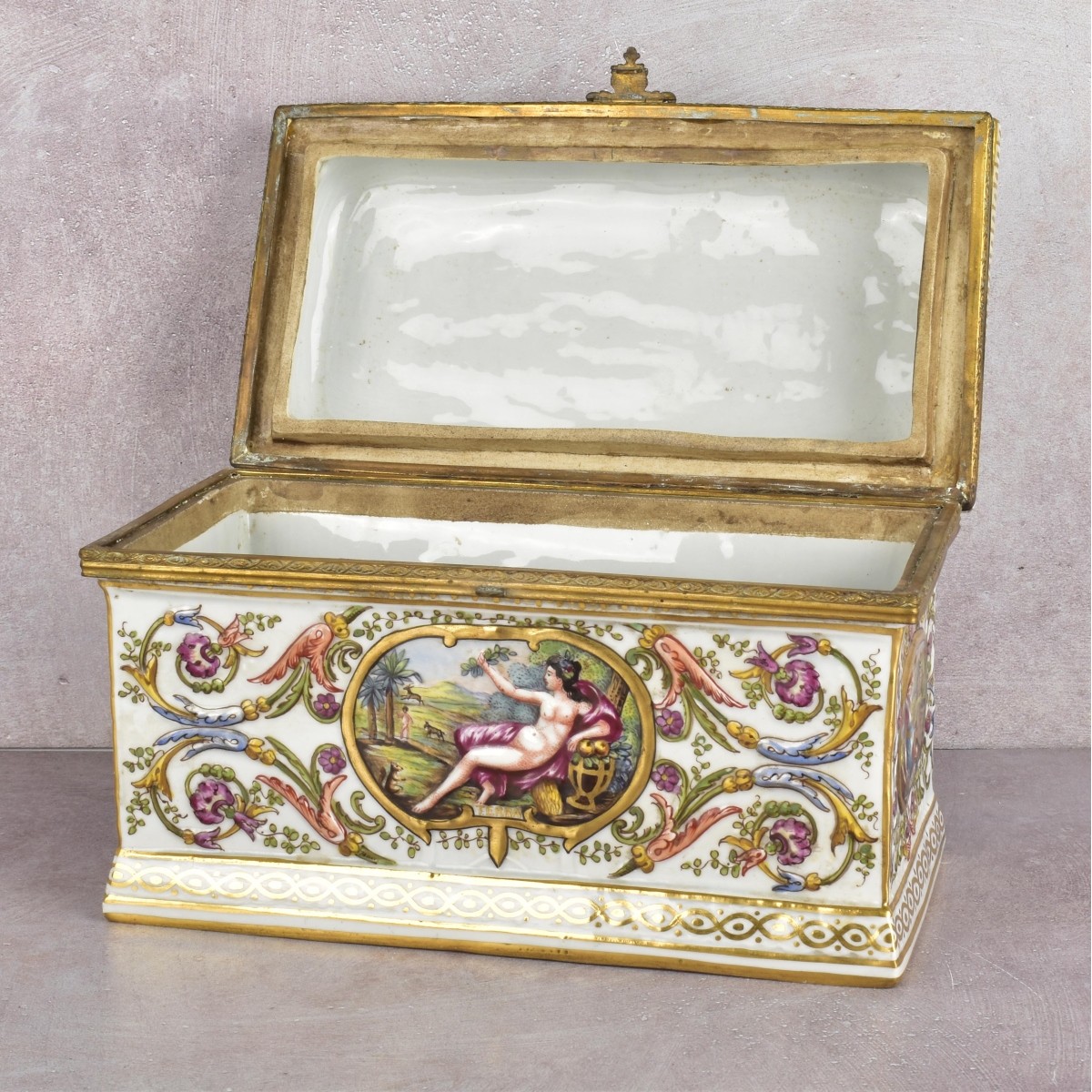 Capodimonte Lidded Box