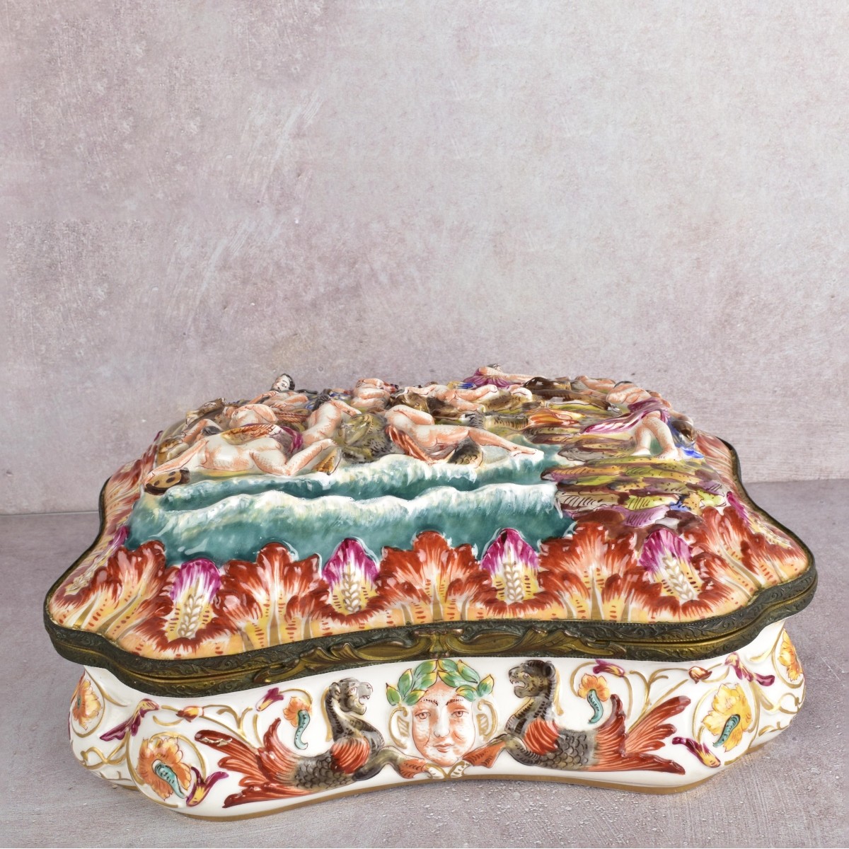 Ornate Scalloped Capodimonte Lidded Box