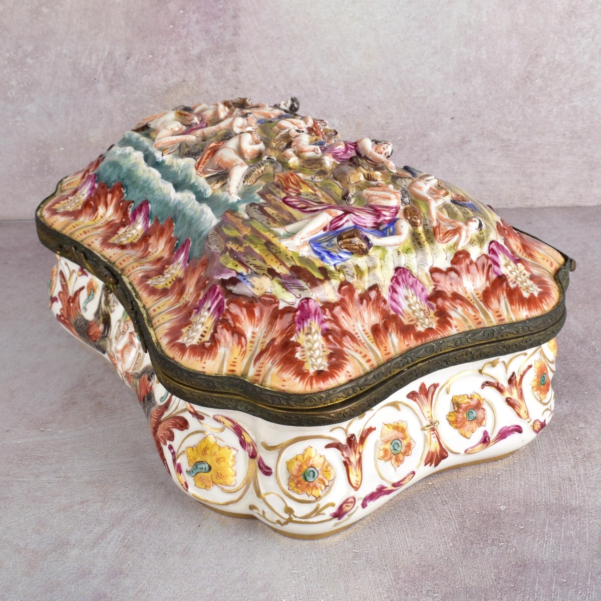 Ornate Scalloped Capodimonte Lidded Box