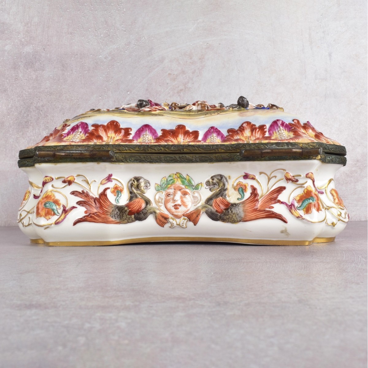 Ornate Scalloped Capodimonte Lidded Box