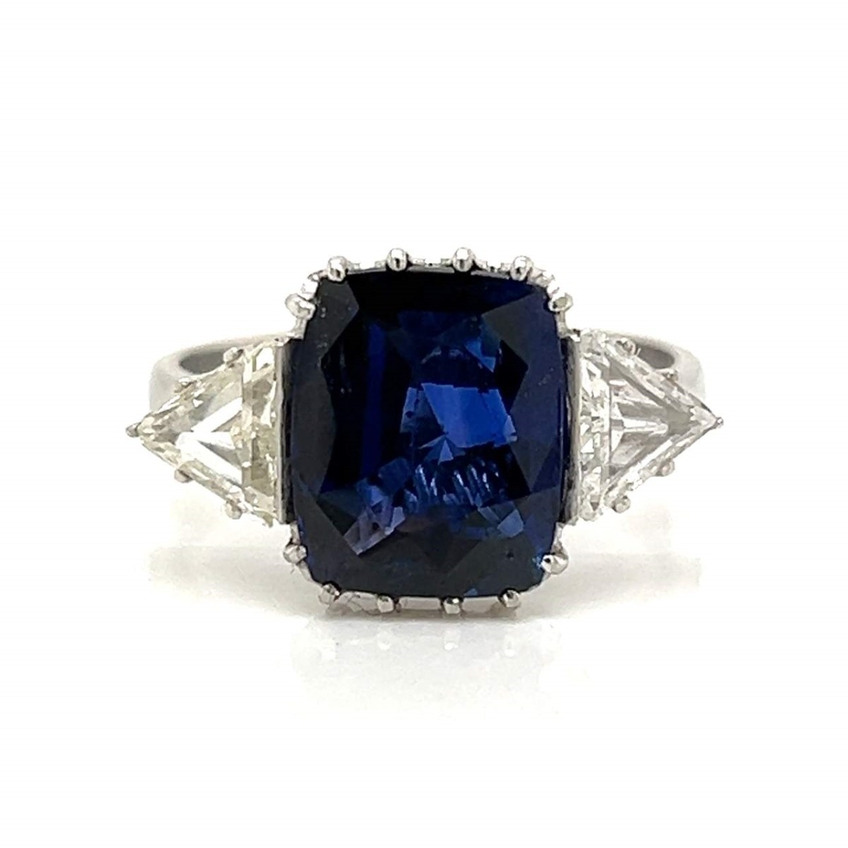 GRS Ceylon Sapphire, Diamond and 18K Ring