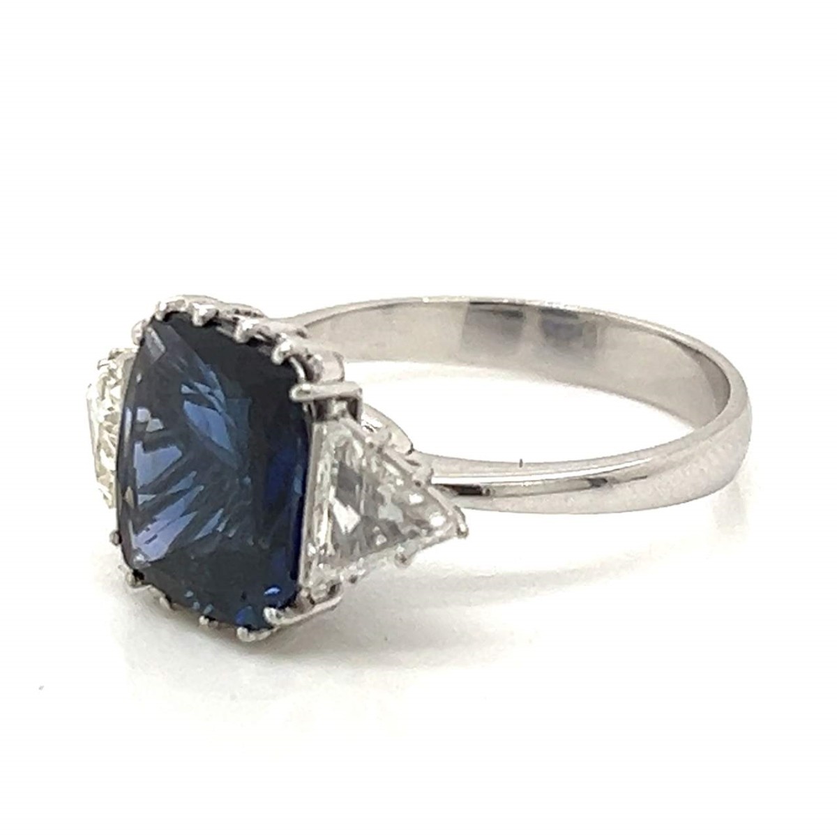 GRS Ceylon Sapphire, Diamond and 18K Ring