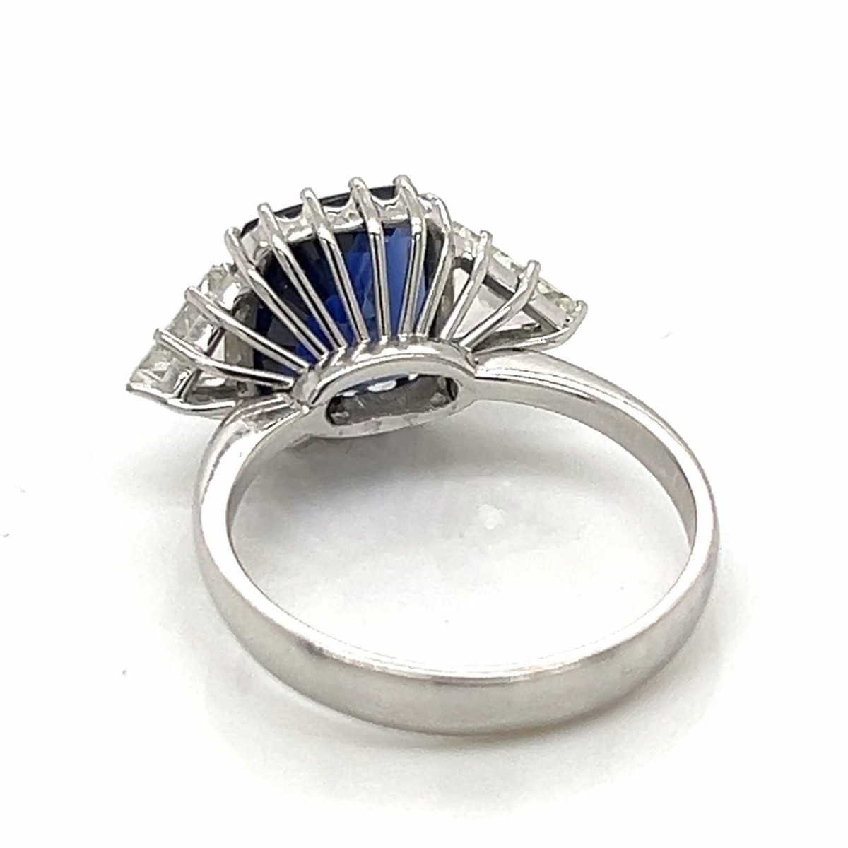 GRS Ceylon Sapphire, Diamond and 18K Ring