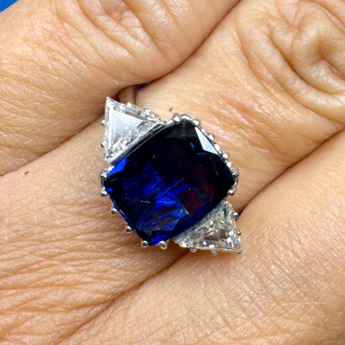 GRS Ceylon Sapphire, Diamond and 18K Ring