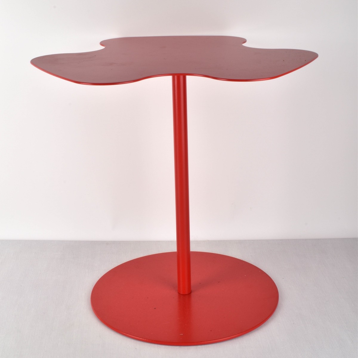 Petta Accent Table in Red