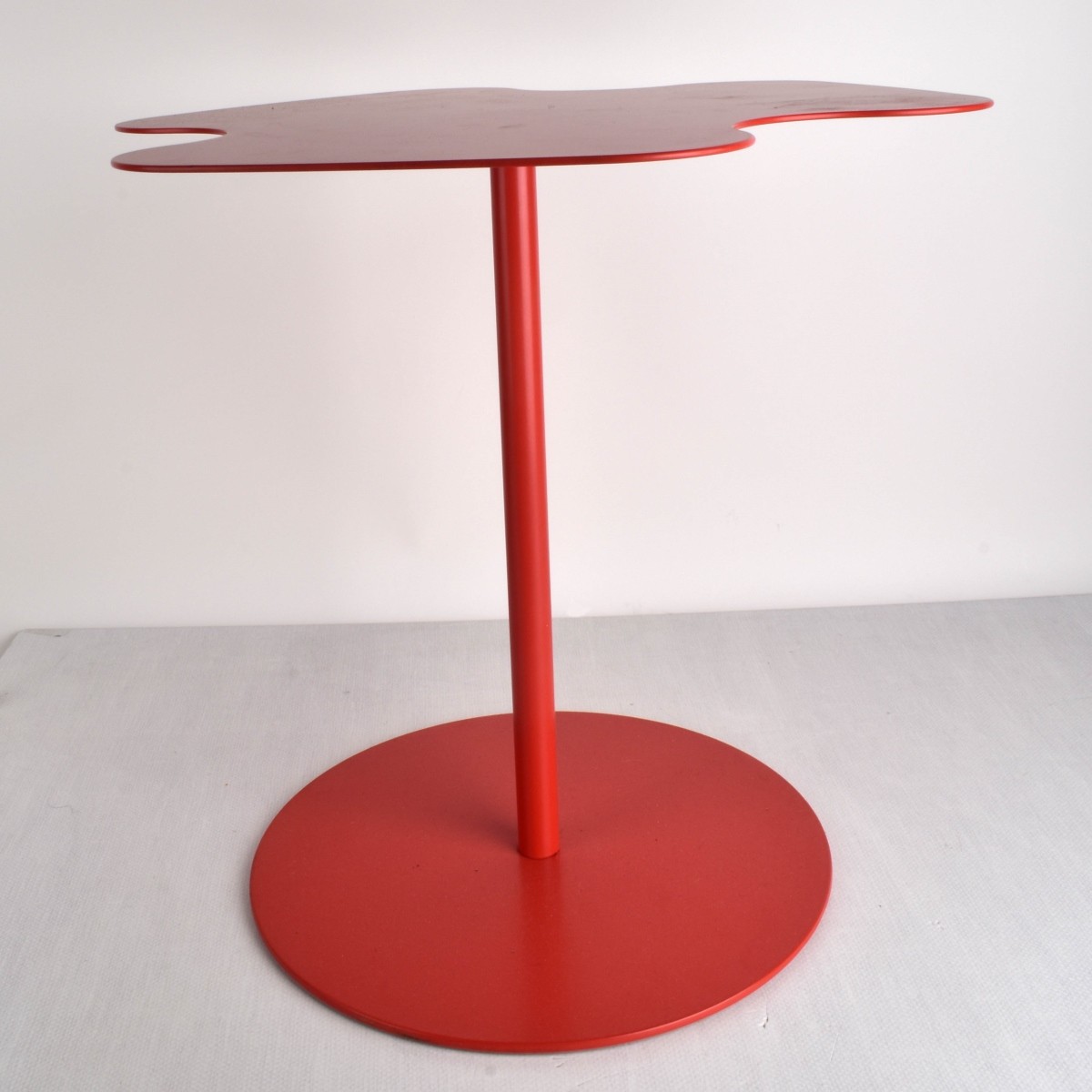 Petta Accent Table in Red