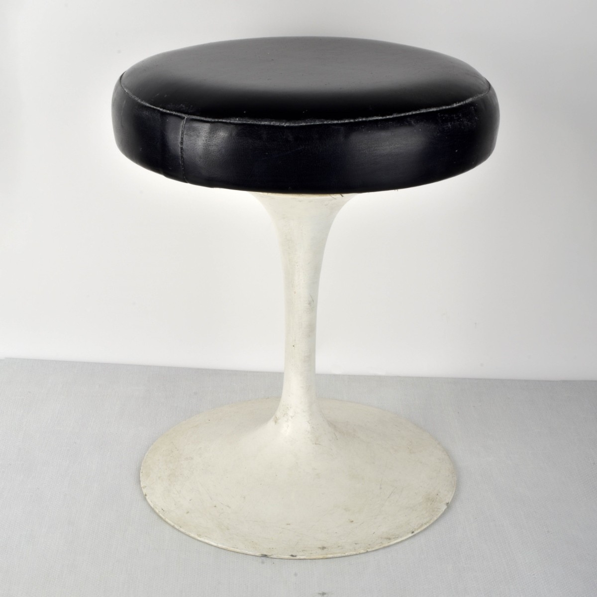 Knoll "Eero Saarine" Tulip Stool