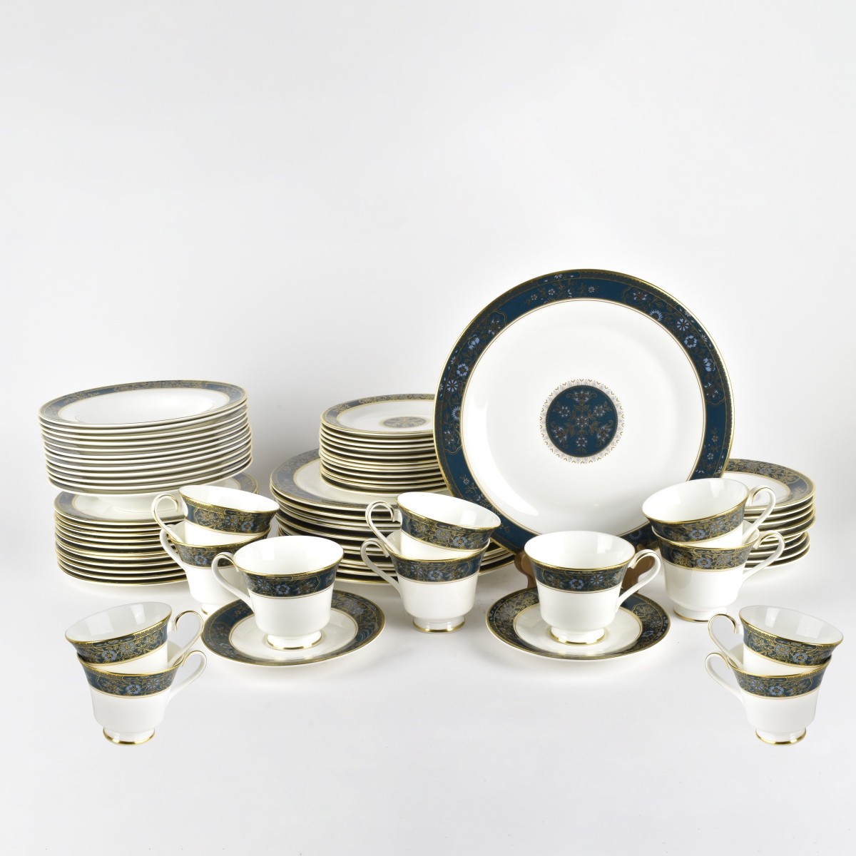 Royal Doulton "Carlyle" Dinner Service