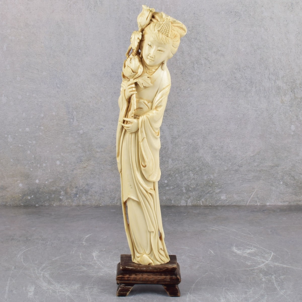 Antique Japanese Carved Figure of a Beauty
