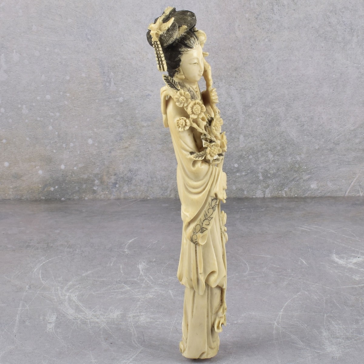 Antique Japanese Carved Figure of a Beauty