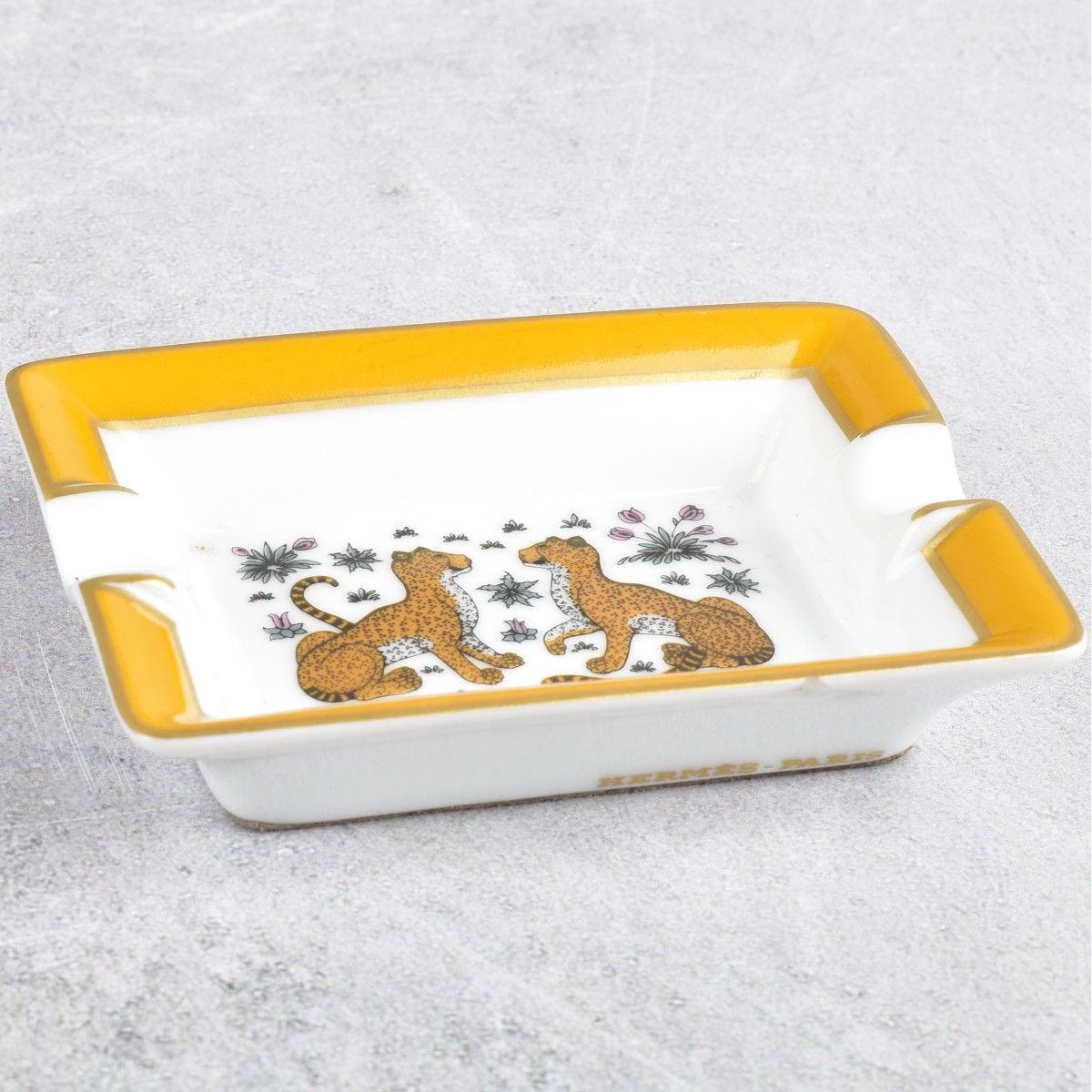 Modern Assorted Porcelain and Glass Pieces