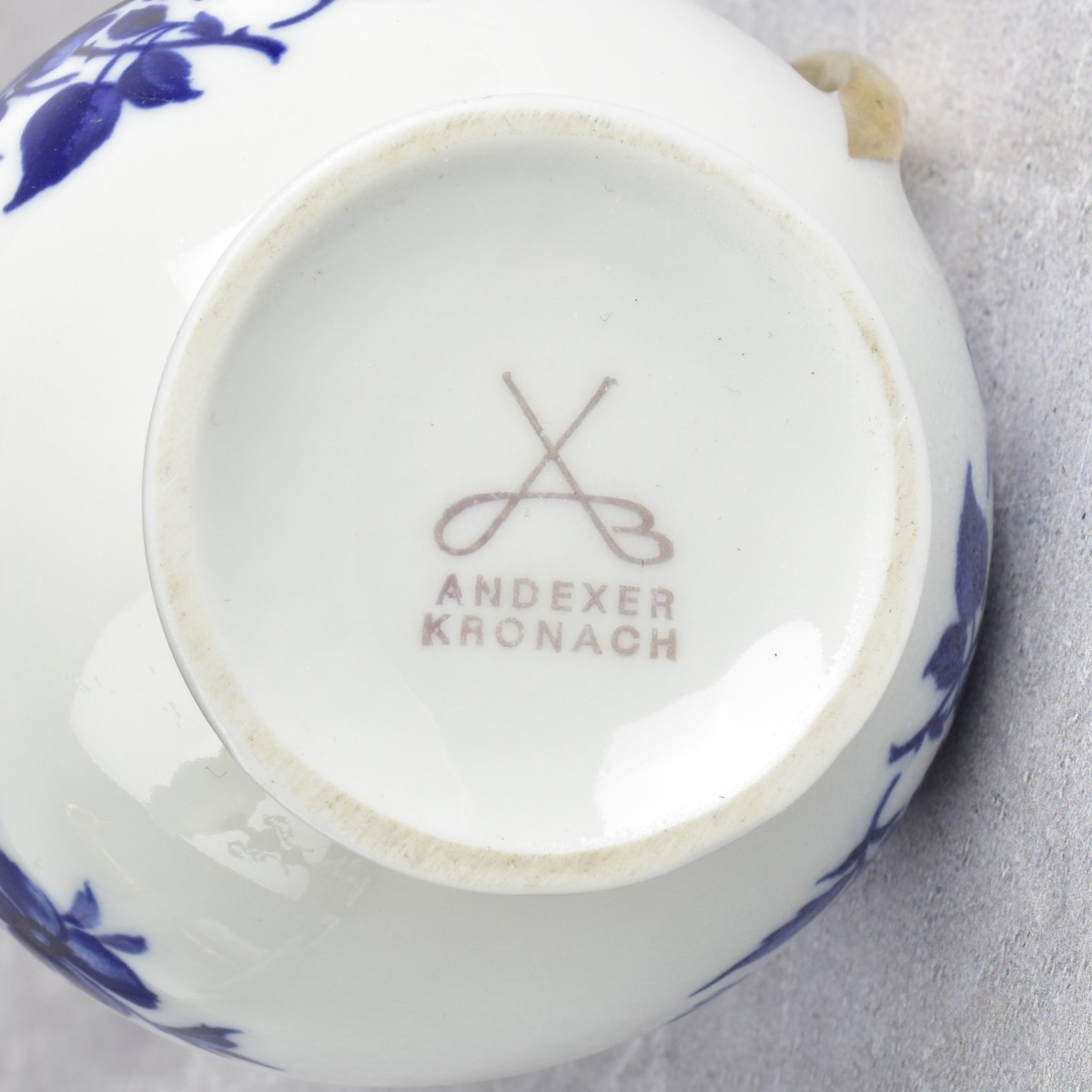 Modern Assorted Porcelain and Glass Pieces