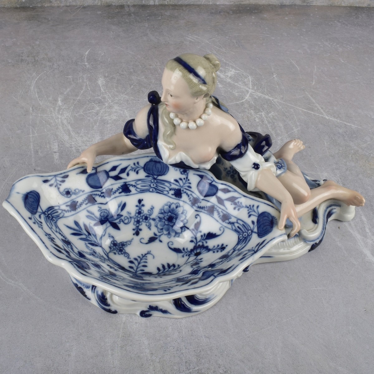 Meissen German Porcelain Porcelain Sweetmeat Dish