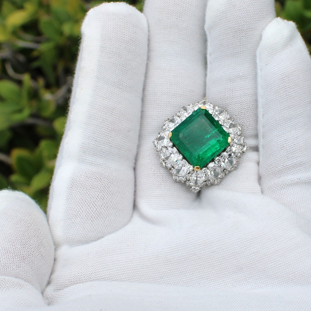 Bulgari Emerald, Diamond and Platinum Ring