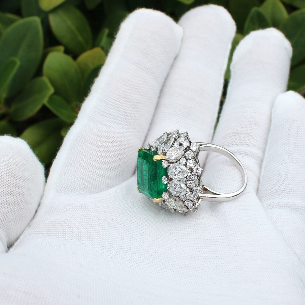 Bulgari Emerald, Diamond and Platinum Ring
